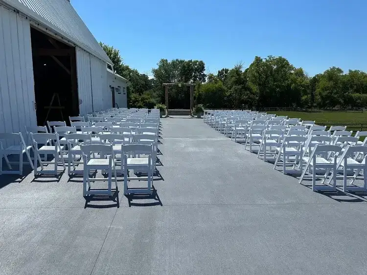 Farm+Wedding+Ceremony+Outdoor