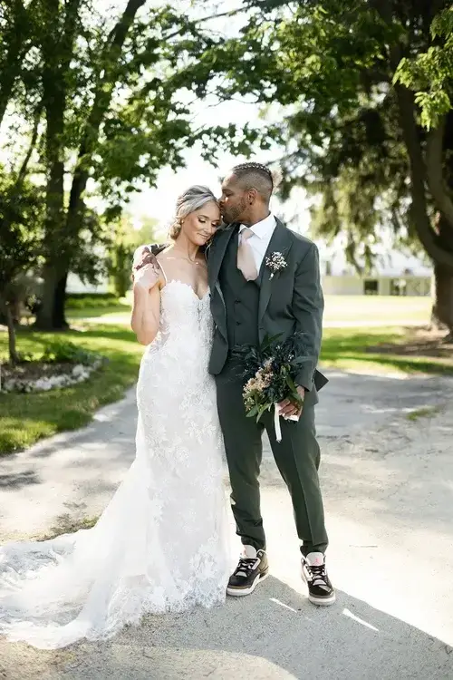Sandhill+Wedding+Kiss